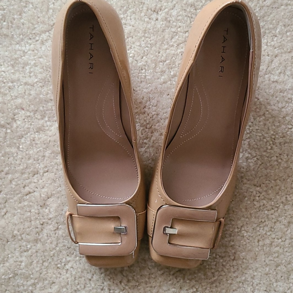 Tahari chunky heel pumps